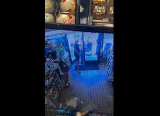 VIDEO. A meritat ce a primit tipul din filmare după ce „a trecut” prin acest grup de băieți? VIDEO. A meritat ce a primit tipul din filmare după ce "a trecut" prin acest grup de băieți?