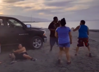 VIDEO. Avea impresia că poate să bată toată plajă, dar a fost pus rapid la punct! VIDEO. Avea impresia că poate să bată toată plajă, dar a fost pus rapid la punct!