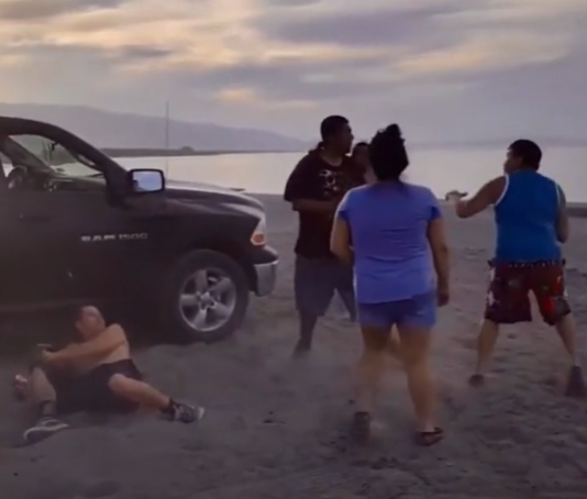 VIDEO. Avea impresia că poate să bată toată plajă, dar a fost pus rapid la punct! VIDEO. Avea impresia că poate să bată toată plajă, dar a fost pus rapid la punct!