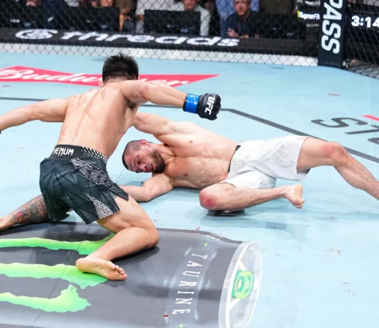 Song Yadong l-a învins pe Umar Nurmagomedov și va fi următorul luptător care va lupta cu centura pe masă! (VIDEO) Song Yadong l-a învins pe Umar Nurmagomedov și va fi următorul luptător care va lupta cu centura pe masă! (VIDEO)