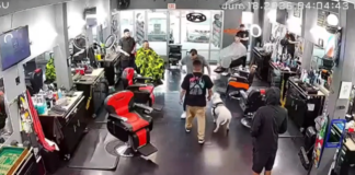 VIDEO. Și-a amenințat frizerul și a primit în schimb mai mult decât o simplă freză VIDEO. Și-a amenințat frizerul și a primit în schimb mai mult decât o simplă freză