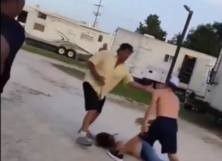 VIDEO. Bătaie la parcul de rulote: 1 bărbat vs. un cuplu! VIDEO. Bătaie la parcul de rulote: 1 bărbat vs. un cuplu!