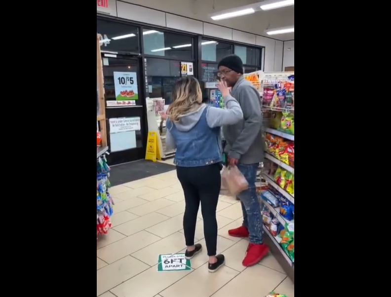 VIDEO. De ce au impresia unii oameni că pot lovi pe cineva fără ca persoana respectivă să dea înapoi?
