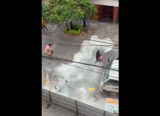 VIDEO. O luptă de stradă s-a terminat cu un extinctor pe post de armă! VIDEO. O luptă de stradă s-a terminat cu un extinctor pe post de armă!