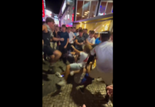 VIDEO. Bătaie generală de grup cu pumni și picioare în stânga și-n dreapta! VIDEO. Bătaie generală de grup cu pumni și picioare în stânga și-n dreapta!