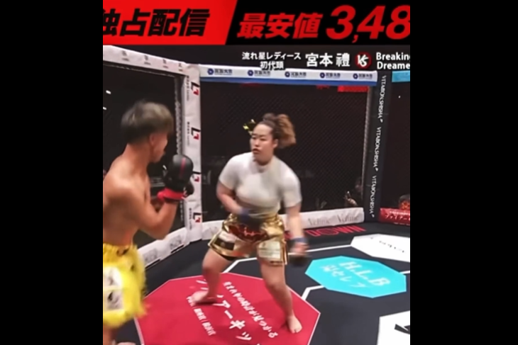 VIDEO. Un bărbat o face KO pe o femeie într-o luptă de MMA!