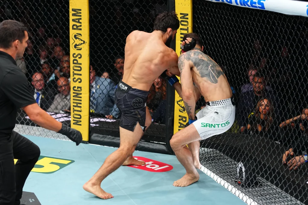 Joshua Van și Arman Tsarukyan au învins în mare stil în cadrul galei UFC 331! Vezi toate fazele! (VIDEO)