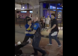 VIDEO. Bătaie de stradă oprită într-un mod exemplar de poliție! VIDEO. Bătaie de stradă oprită într-un mod exemplar de poliție!