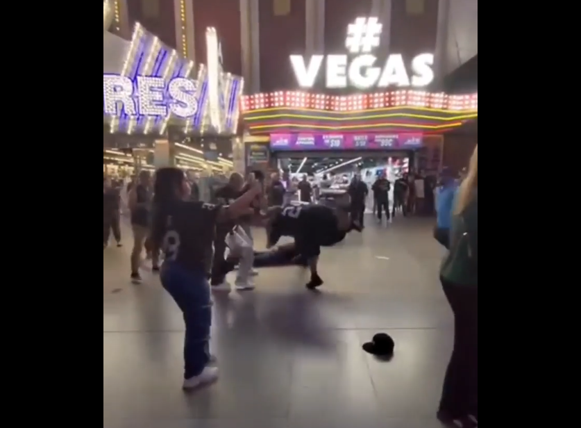 VIDEO. Bătaie generală pe stradă în Las Vegas!