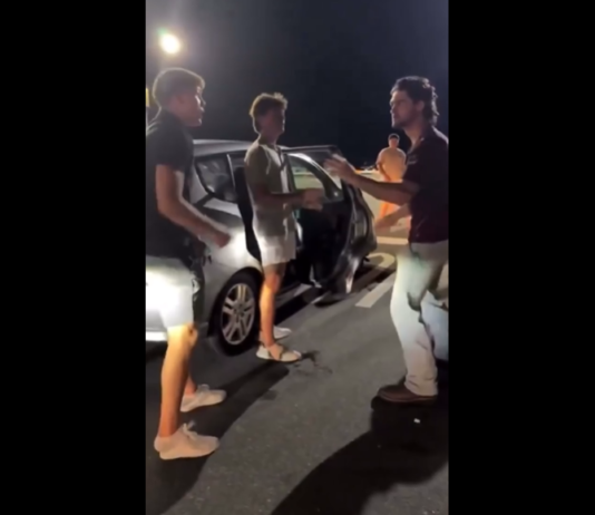 VIDEO. Momentul acela când bully-ul își ia bătaie! VIDEO. Momentul acela când bully-ul își ia bătaie!