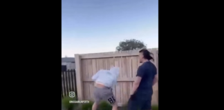 VIDEO. I-a dat o bătaie „soră cu moartea” pentru că i-a lovit sora mai mică! VIDEO. I-a dat o bătaie "soră cu moartea" pentru că i-a lovit sora mai mică!