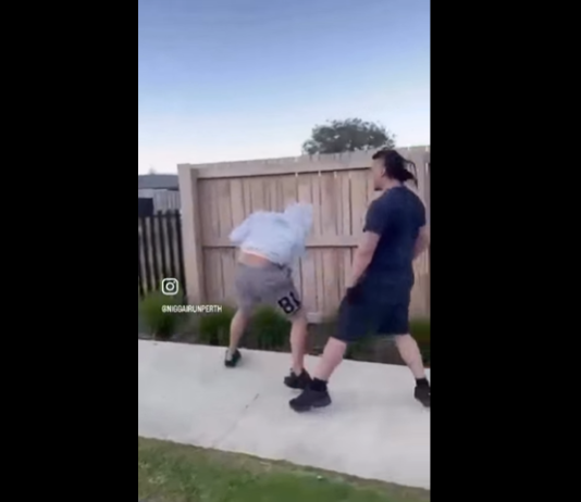 VIDEO. I-a dat o bătaie „soră cu moartea” pentru că i-a lovit sora mai mică! VIDEO. I-a dat o bătaie "soră cu moartea" pentru că i-a lovit sora mai mică!