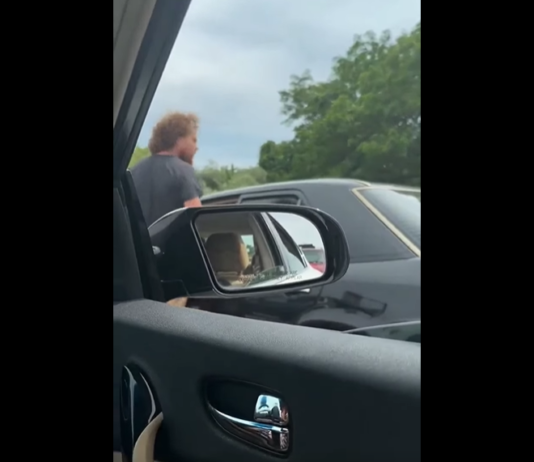 VIDEO. Dacă nu ești pregătit să te bați, mai bine rămâi în mașină! VIDEO. Dacă nu ești pregătit să te bați, mai bine rămâi în mașină!