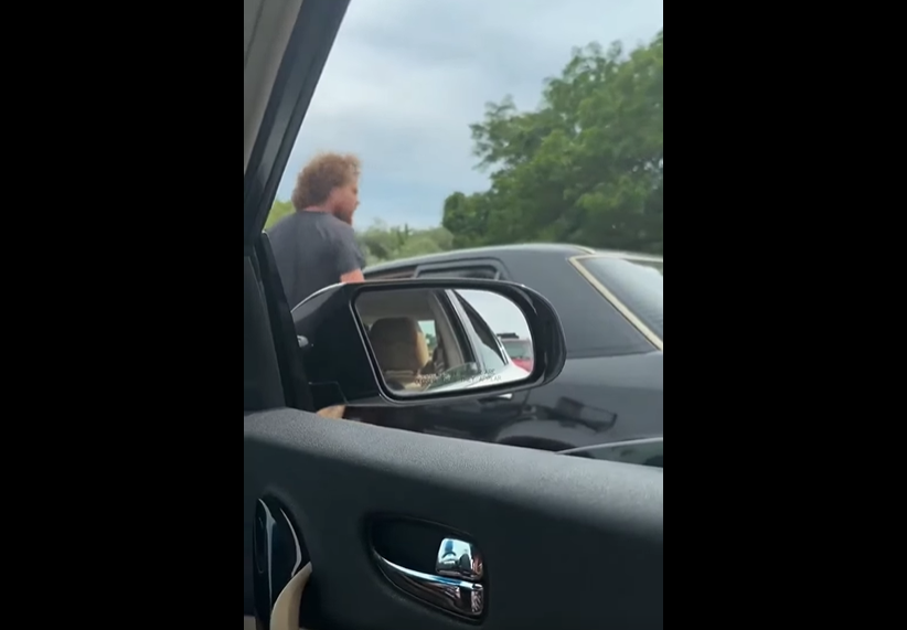 VIDEO. Dacă nu ești pregătit să te bați, mai bine rămâi în mașină!