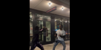 VIDEO. O bătaie din autobuz s-a rezolvat instant pe stradă! VIDEO. O bătaie din autobuz s-a rezolvat instant pe stradă!